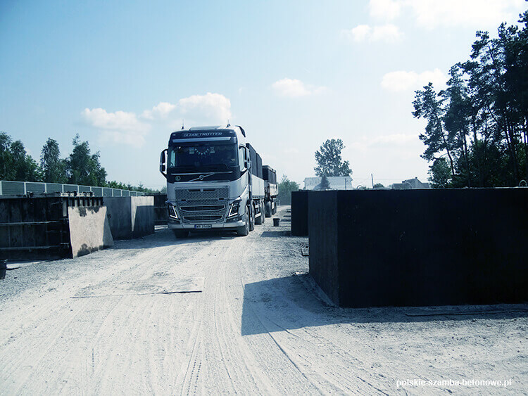 Transport szamb betonowych  w Janowcu Wielkopolskim